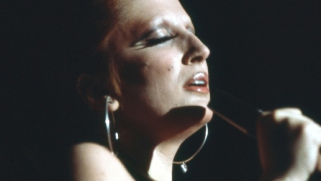 Mina, gli auguri di Natale sulle note di "Last Christmas" | TV ... - sorrisi.com