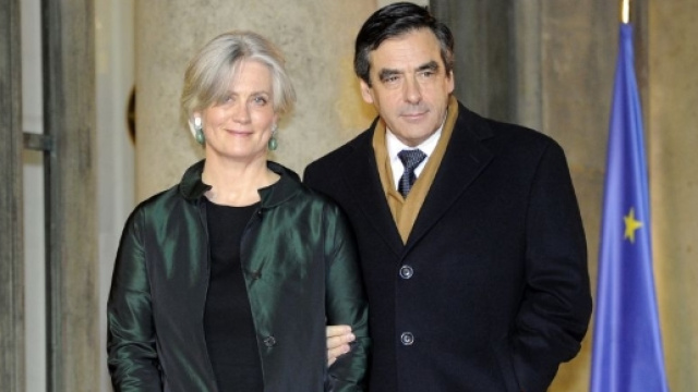 Francois et Penelope Fillon drapeaux