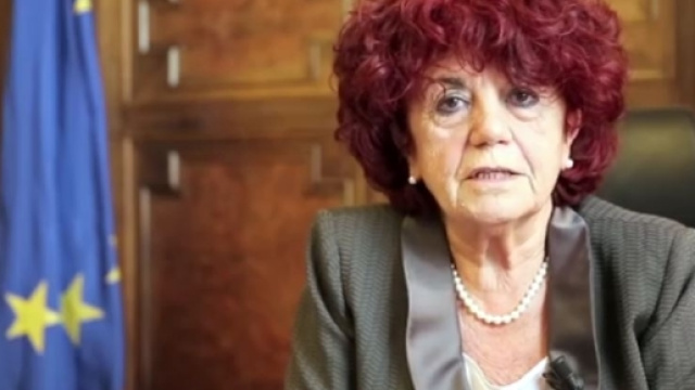 La scuola &egrave; un fallimento: la ministra Fedeli risponde a 600 docenti