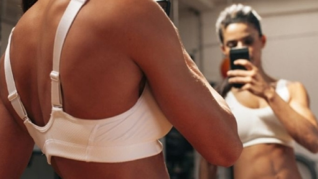 Postare foto dei propri progressi in palestra pu&ograve; diventare un'abitudine pericolosa