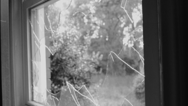 Rompe la finestra e salva la famiglia, pap&agrave; eroe a Bressanone