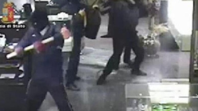 Una scuola per rapinatori nei boschi gestita da paramilitari - La ... - lastampa.it