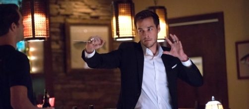 The Vampire Diaries: Fotos mostram Kai de volta na 8&ordf; temporada.