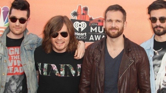 Bastille dopo una loro esibizione