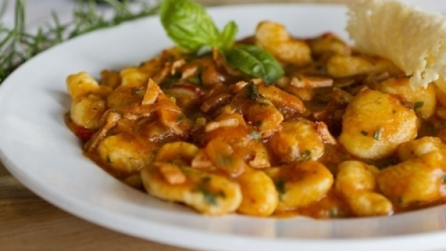 Gnocchi con sugo all'amatriciana di Anna Moroni