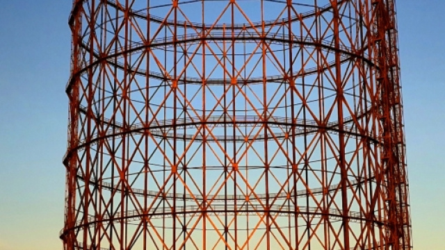Il gasometro di via ostiense, dalla passeggiata principale in uno splendido tramonto