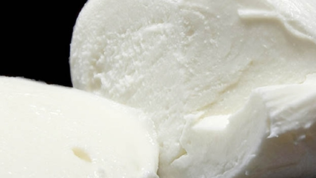 Nel Casertano mozzarelle contraffatte con soda caustica