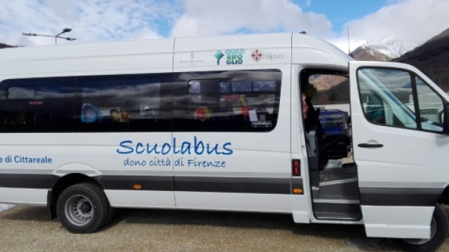 Scuolabus donato dalla citt&agrave; di Firenze a Montereale, uno dei comuni colpiti dal terremoto
