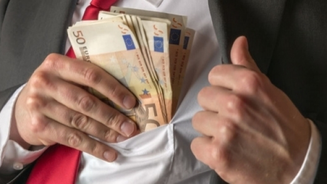 Vitalizio d'oro, &egrave; lunga la lista dei politici 'fortunati'