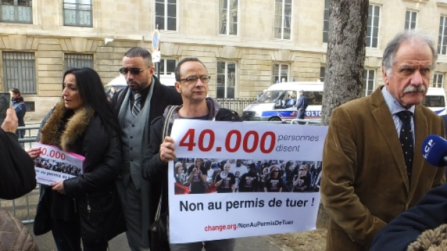 Amal Bentoussi porte parole UNPA, les d&eacute;put&eacute;s No&euml;l Mam&egrave;re, Pouria Amirshahi : Non au permis de tuer