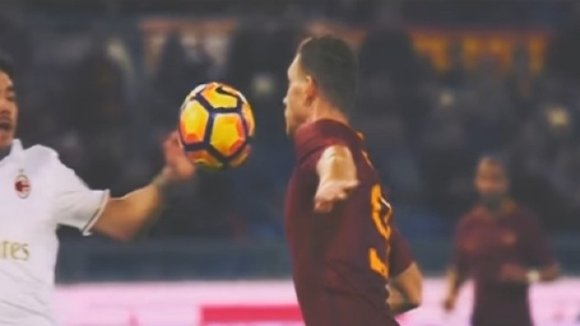 Edin Dzeko, attaccante della Roma