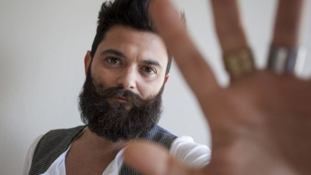 Francesco Guasti a Sanremo 2017 con Universo - twitter.com