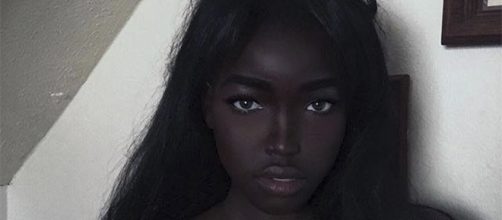 Lola Chuil &eacute; a cara da B&aacute;rbie e j&aacute; tem mais de 200 mil seguidores no Instagram