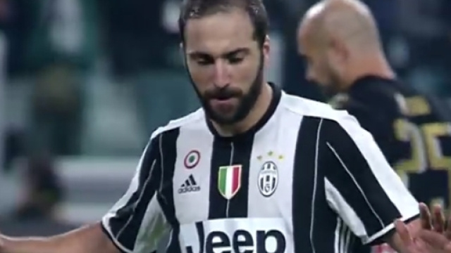 Gonzalo Higua&iacute;n a segno in campionato