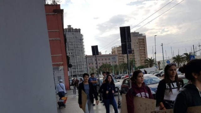 Oggetto: Lo strano caso di un Liceo Artistico e Musicale migrante ... - cagliariartmagazine.it