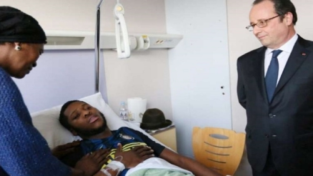 Theo est toujours sur son lit d'h&ocirc;pital