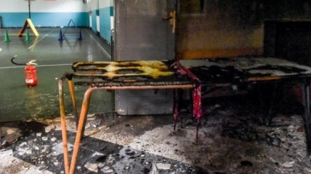 Ultime notizie scuola, 9 febbraio 2017: parla l'insegnante-eroe dopo l'incendio nella scuola primaria - foto ilfattoquotidiano.it