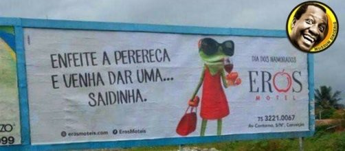 Criativo an&uacute;ncio de motel em outdoor