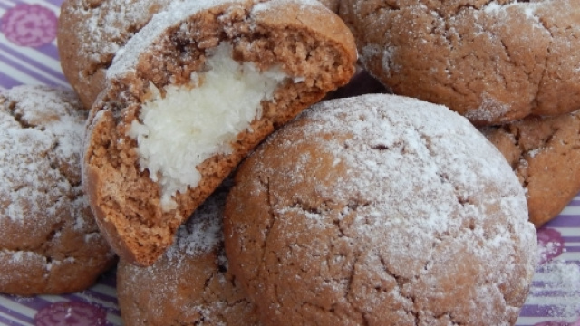 Biscotti morbidi con ripieno di crema al cocco o anche nutella - giallozafferano.it