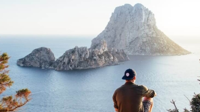 Compagnia di viaggi ricerca viaggio-dipendenti per girare per l'Europa. Tutto pagato