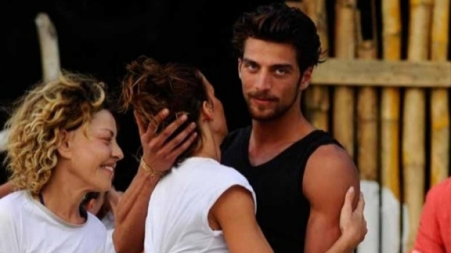 Isola dei famosi 2017: Nasce l'amore tra Giulia Calcaterra e ... - gossipposo.it