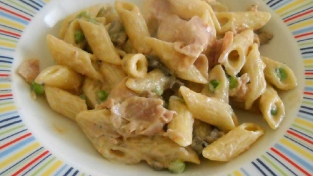 Penne con piselli , prosciutto e panna - cucinare-bene.org