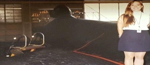 Cyndi tinha 28 anos quando tirou essa foto na Ag&ecirc;ncia Espacial Americana (Youtube)