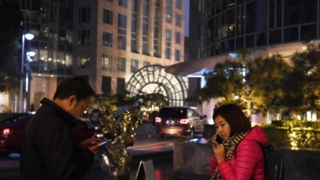 Cina, si traveste da donna per pagare meno il biglietto del cinema