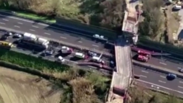 Il luogo del cedimento sull'A14 (Vigili del fuoco)