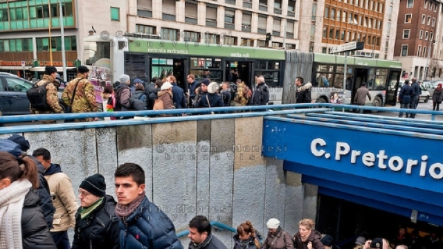 Roma, senzatetto alcolizzato aggredisce donne alla stazione di Castro Pretorio.
