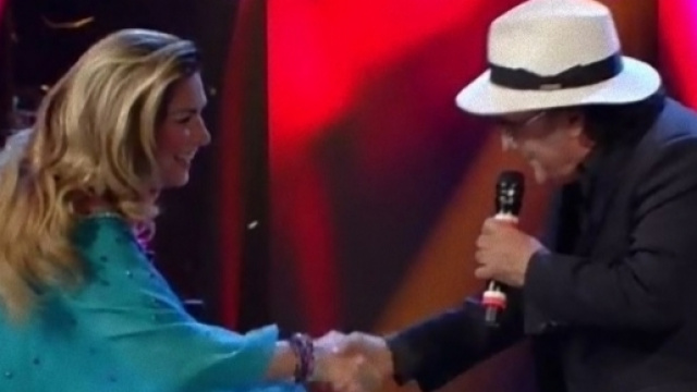 Al Bano Carrisi fa un gesto che non piace ai fan.