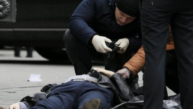 La sparatoria conclusasi a pochi metri dall'ingresso del Palace hotel.