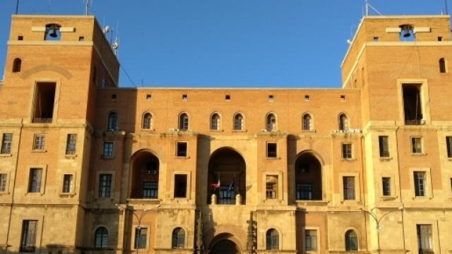 Le elezioni amministrative tra i motivi della rinuncia al concerto (nella foto il Palazzo del Governo.