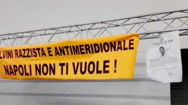 Proteste per l'arrivo di Salvini, salta l'evento a Napoli. Il ... - lastampa.it