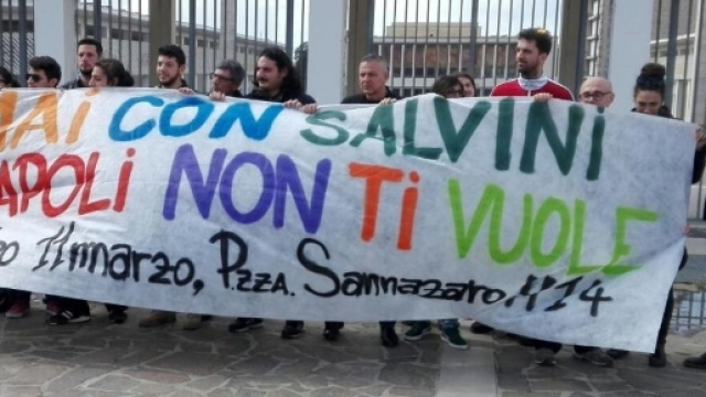Salvini a Napoli: tensioni tra polizia e manifestanti