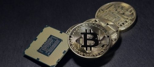 Bitcoin is a virtual currency, Pixabay, BenjaminNelan https://pixabay.com/en/bitcoin-currency-crypto-cyber-2057405/