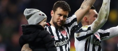 Marco Russ holds his daughter Vida in his arms after his return to football from cancer. (Source: beIN SPORTS)