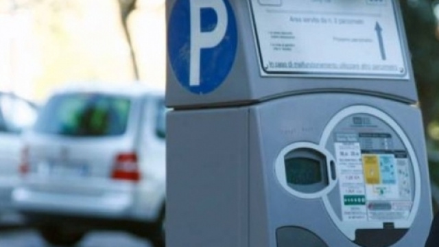 Il parcometro &egrave; senza bancomat? La multa non si paga.