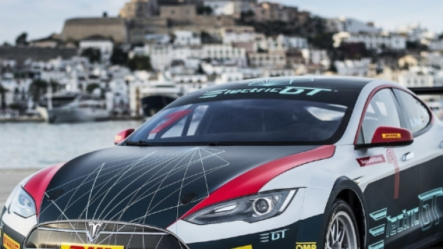 Tesla Electric Gt S P100DL: motore elettrico ma tanta potenza.