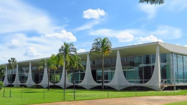 Alvorada piena di fantasmi, Temer se ne va