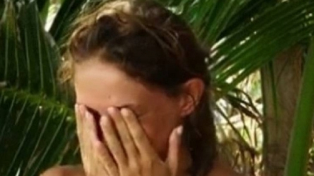 Malena scoppia in lacrime all'Isola