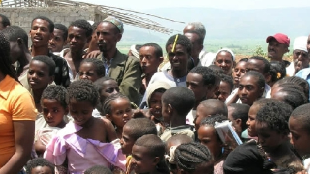 I poveri dell'Etiopia in coda per gli aiuti umanitari