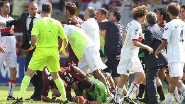 Rissa tra i calciatori dell'Atletico Villaretto e Mappanese