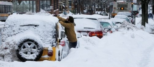 Fresh winter storm brings a FOOT of snow across East Coast | Daily ... - dailymail.co.uk