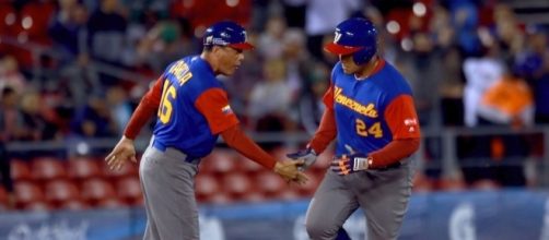 Miguel Cabrera (derecha) comand&oacute; la reacci&oacute;n de Venezuela Foto:@ESPNDatos