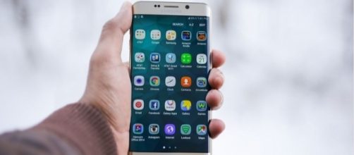 Samsung touted a different AI assistant, Pixabay Pexels https://pixabay.com/en/smartphone-technology-mockup-apps-1283938/