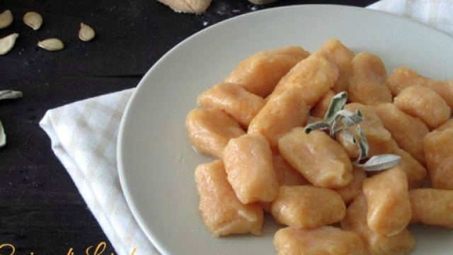 Gnocchietti di Zucca conditi con burro e salvia - giallozafferano.it
