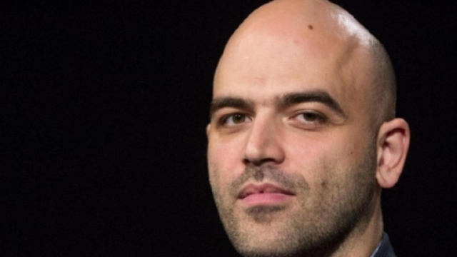 Roberto Saviano ha speso buone parole per il rap italiano in un post su faebook.