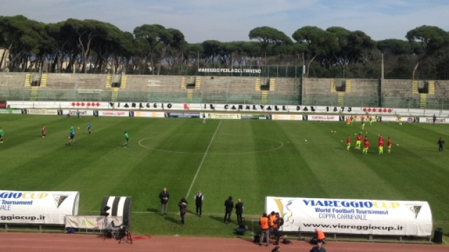 Bologna-Sassuolo, formazioni in campo per il riscaldamento