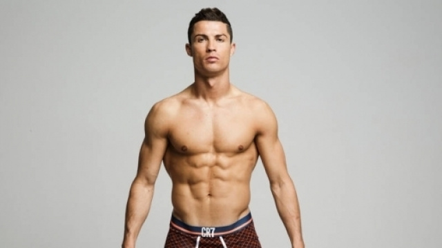 Cristiano Ronaldo diventer&agrave; pap&agrave; di due gemelli?